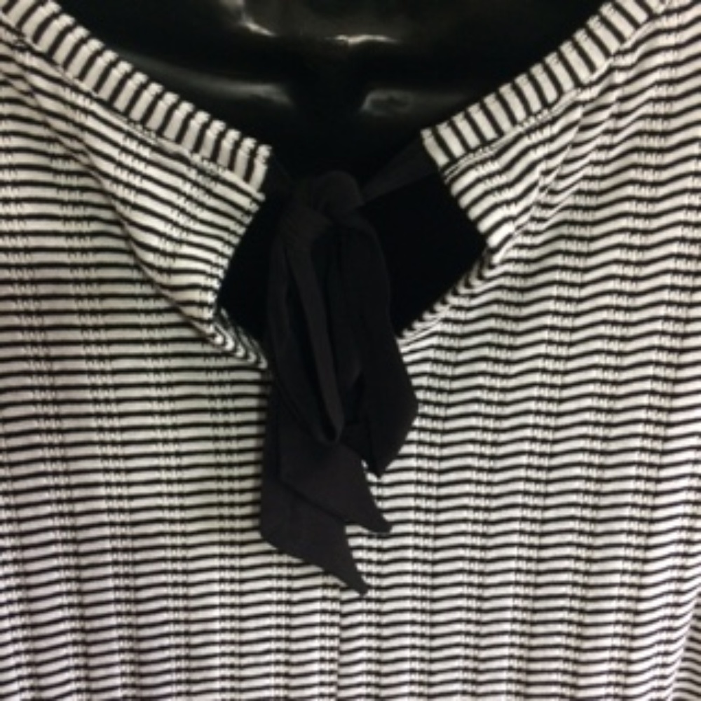 NWT Bow Back Short Sleeve Swing Dress MP - Picture 2 of 7